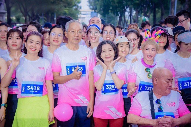 Giải chạy hồng 2025 tiếp thêm nghị lực cho bệnh nhân ung thư vú việt nam - Ảnh 1. Giải chạy hồng 2025 tiếp thêm nghị lực cho bệnh nhân ung thư vú việt nam - Ảnh 1.