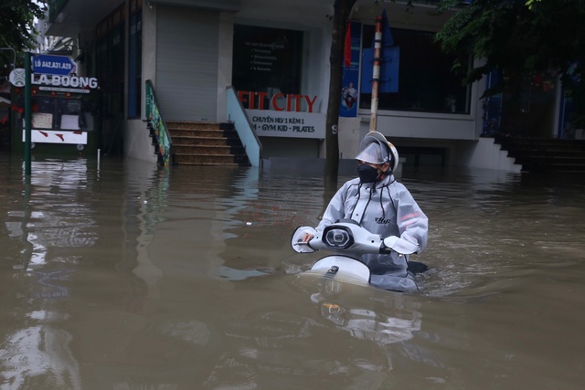 Dấu hiệu chứng tỏ xe m&aacute;y điện đ&atilde; ngập nước - Ảnh 1.