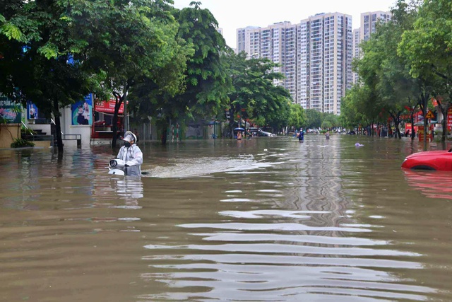 Sở NN-MT Hà Nội: Mưa lớn đêm nay sẽ làm quá tải hệ thống thoát nước - Ảnh 1.