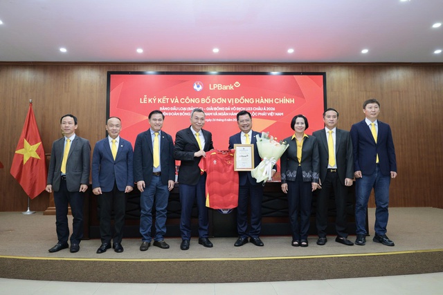 HLV Kim Sang-sik nói bất ngờ về tiền vệ Việt kiều Trần Thành Trung, muốn U.23 Việt Nam phải...- Ảnh 4. HLV Kim Sang-sik nói bất ngờ về tiền vệ Việt kiều Trần Thành Trung, muốn U.23 Việt Nam phải...- Ảnh 4.