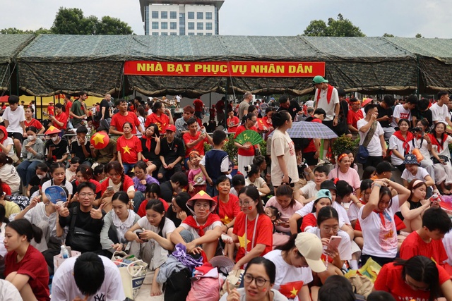 Hà Nội dựng 10 nhà bạt dã chiến phục vụ người dân xem diễu binh A80- Ảnh 1. Hà Nội dựng 10 nhà bạt dã chiến phục vụ người dân xem diễu binh A80- Ảnh 1.