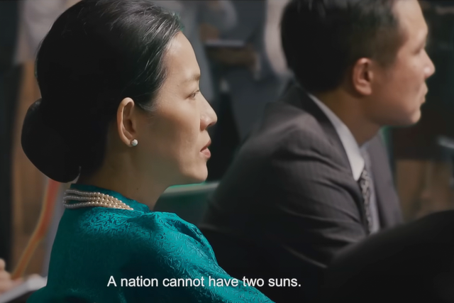 'B&oacute;ng hồng' hiếm hoi tr&ecirc;n b&agrave;n đ&agrave;m ph&aacute;n trong phim 'Mưa đỏ' l&agrave; ai?  - Ảnh 3.