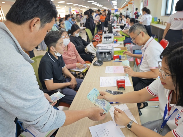 Tuyển sinh ĐH 2025: Hàng loạt sự cố sau công bố điểm chuẩn - Ảnh 2.