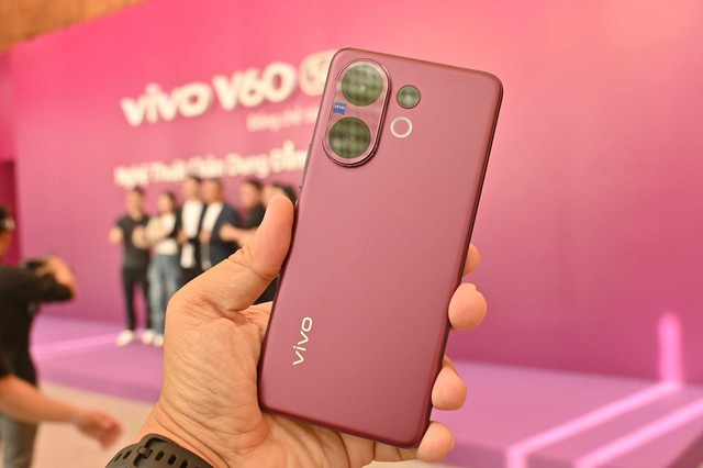vivo V60 t&iacute;ch hợp camera si&ecirc;u tele ZEISS 50 MP ra mắt thị trường Việt Nam - Ảnh 2.