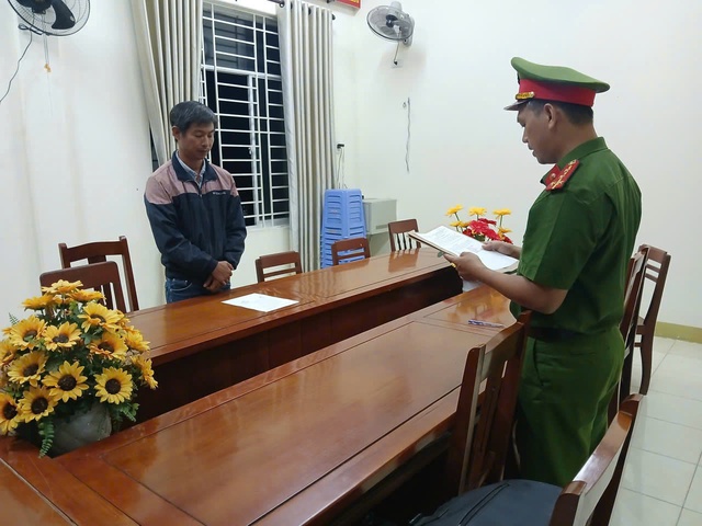 Học sinh bị điện giật tử vong khi diễn văn nghệ: Khởi tố người làm ánh sáng - Ảnh 1.