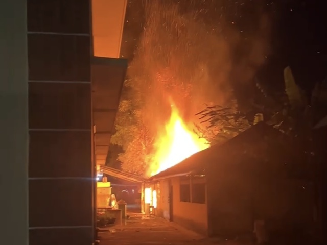 Đắk Lắk: Ch&aacute;y nh&agrave; kho của một trường THCS ngay trong đ&ecirc;m- Ảnh 2.