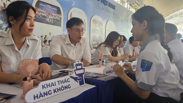 Việc làm tại sân bay Long Thành: Gần 1.300 ứng viên gửi thông tin ứng tuyển- Ảnh 2. Việc làm tại sân bay Long Thành: Gần 1.300 ứng viên gửi thông tin ứng tuyển- Ảnh 2.