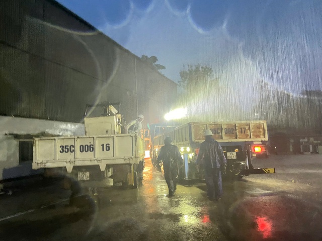 EVNNPC huy động 536 người khắc phục lưới điện sau b&atilde;o số 5 - Ảnh 3.