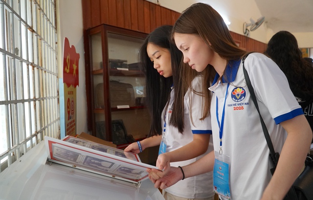 Kiều bào trẻ hạnh phúc khi về thăm quê hương - Ảnh 6.