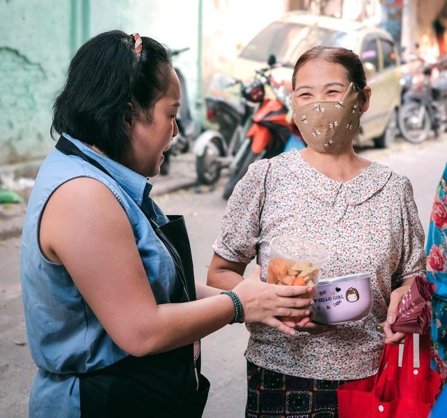 Dưới bầu trời hạnh phúc: Hành trình tìm kiếm niềm vui trong cuộc sống - Ảnh 2.