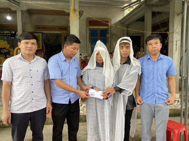 Hỗ trợ gia đình cụ Điền và những nỗi đau sau bão số 5 tại Ninh Bình - Ảnh 6. Hỗ trợ gia đình cụ Điền và những nỗi đau sau bão số 5 tại Ninh Bình - Ảnh 6.