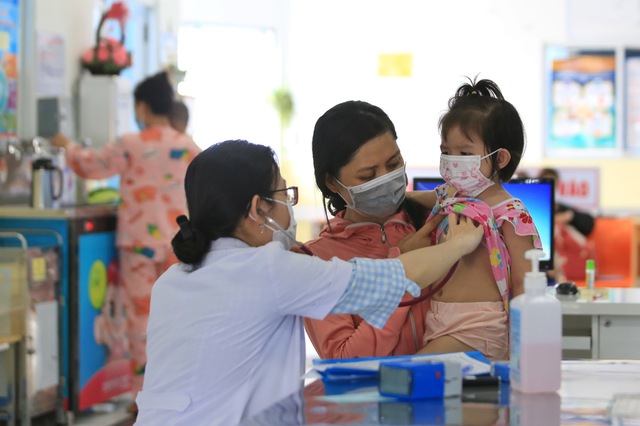 Lộ trình miễn viện phí toàn dân - Ảnh 1. Lộ trình miễn viện phí toàn dân - Ảnh 1.