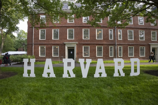 Chính quyền Trump 'ra giá' 500 triệu USD với ĐH Harvard - Ảnh 1. Chính quyền Trump 'ra giá' 500 triệu USD với ĐH Harvard - Ảnh 1.