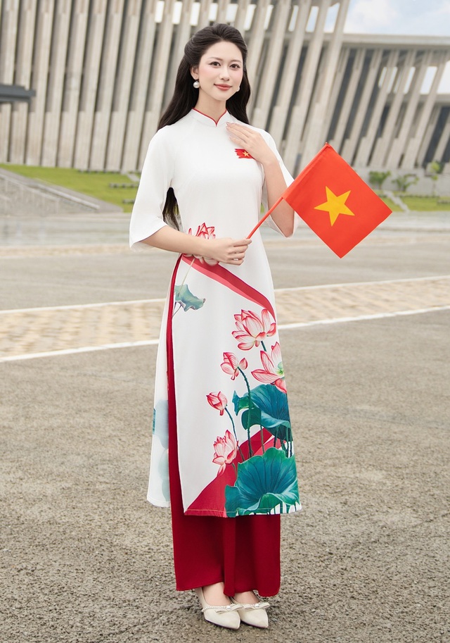 Hướng về ngày Đại lễ 2.9 với tà áo dài dân tộc- Ảnh 2.