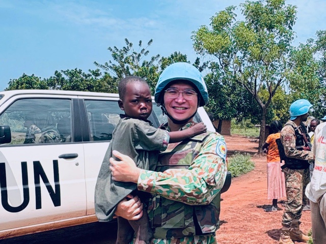 Chiến sĩ  Việt Nam gieo mầm hạnh ph&uacute;c ở ch&acirc;u Phi- Ảnh 5.