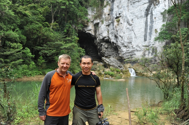Howard Limbert, người khai mở kho báu hang động Việt Nam - Ảnh 3.