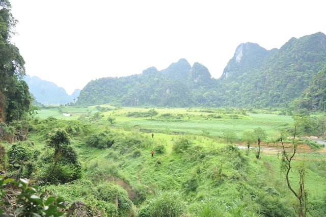 Howard Limbert, người khai mở kho báu hang động Việt Nam - Ảnh 4.