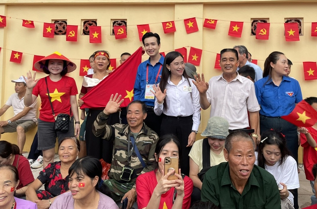 Bí thư T.Ư Đoàn Nguyễn Phạm Duy Trang thăm các tình nguyện viên phục vụ A80- Ảnh 3. Bí thư T.Ư Đoàn Nguyễn Phạm Duy Trang thăm các tình nguyện viên phục vụ A80- Ảnh 3.