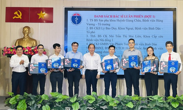 Nữ bác sĩ trẻ chuyên môn giỏi đầu tiên TP.HCM đăng ký đến đặc khu Côn Đảo- Ảnh 1. Nữ bác sĩ trẻ chuyên môn giỏi đầu tiên TP.HCM đăng ký đến đặc khu Côn Đảo- Ảnh 1.