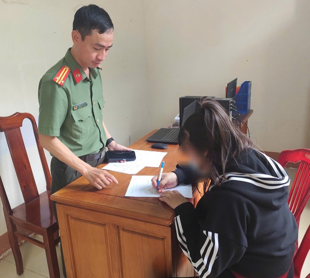 Cảnh báo thủ đoạn mang vàng giả đi bán nhằm chiếm đoạt tài sản- Ảnh 1. Cảnh báo thủ đoạn mang vàng giả đi bán nhằm chiếm đoạt tài sản- Ảnh 1.