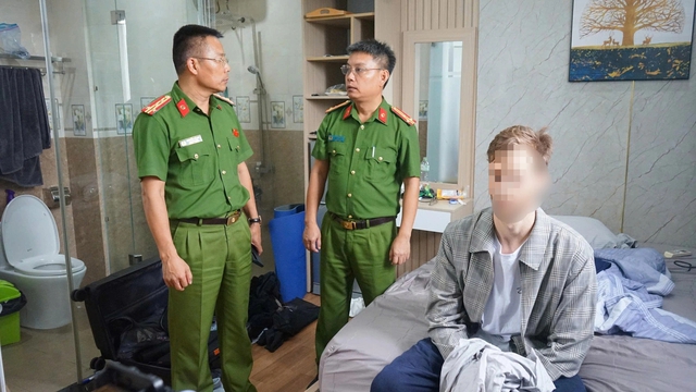 Vụ cướp tiệm vàng ở Đà Nẵng: Nghi phạm người Mỹ, lấy hơn 830 triệu đồng - Ảnh 1. Vụ cướp tiệm vàng ở Đà Nẵng: Nghi phạm người Mỹ, lấy hơn 830 triệu đồng - Ảnh 1.