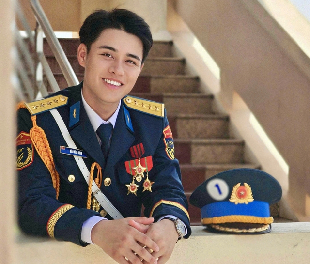 Danh tính nam quân nhân điển trai được nhận xét có nét giống Noo Phước Thịnh - Ảnh 5.