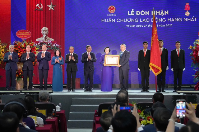 Những phong trào thi đua của Bộ Nội vụ: Khát vọng mới cho tương lai phát triển - Ảnh 2. Những phong trào thi đua của Bộ Nội vụ: Khát vọng mới cho tương lai phát triển - Ảnh 2.