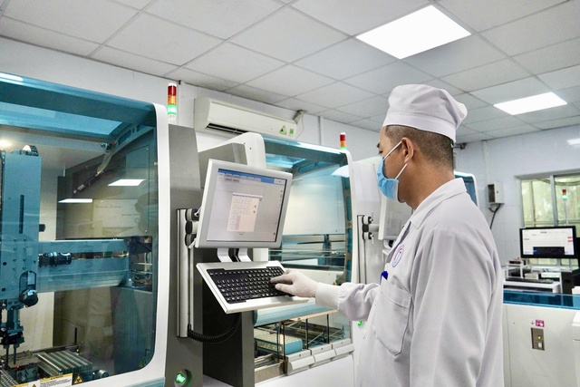 Cần Thơ: Vận hành hệ thống tự động xử lý 9.000 – 10.000 lượt xét nghiệm/ngày - Ảnh 1.