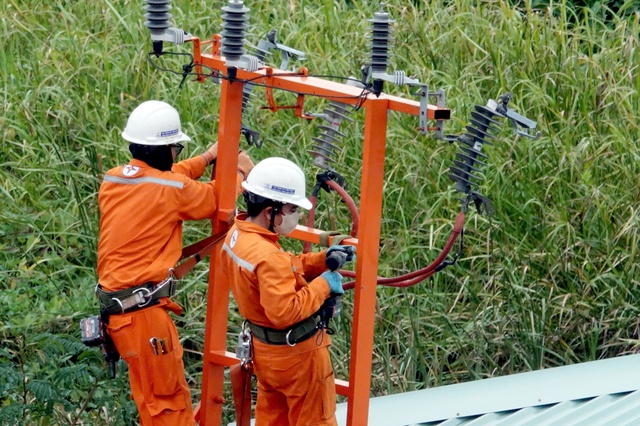 Bộ Chính trị nêu nguy cơ thiếu điện, yêu cầu cơ cấu lại ngành- Ảnh 1. Bộ Chính trị nêu nguy cơ thiếu điện, yêu cầu cơ cấu lại ngành- Ảnh 1.