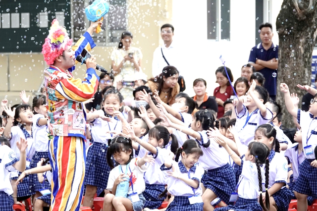 Buổi họp phụ huynh học sinh lớp 1 ấn tượng với thầy hiệu trưởng - Ảnh 6.