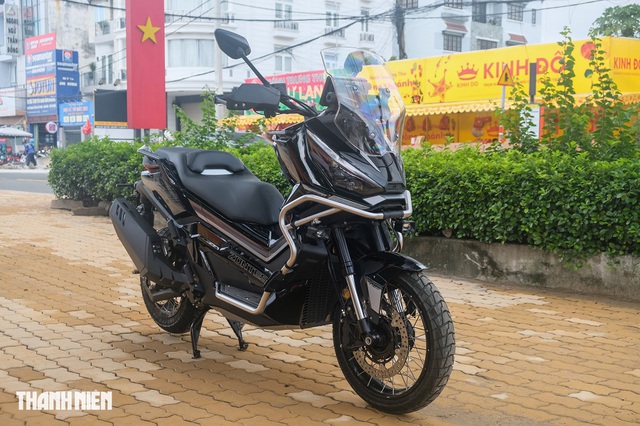 Xe tay ga Trung Quốc Zontes 368G giá 138 triệu đồng, cạnh tranh Honda ADV 350