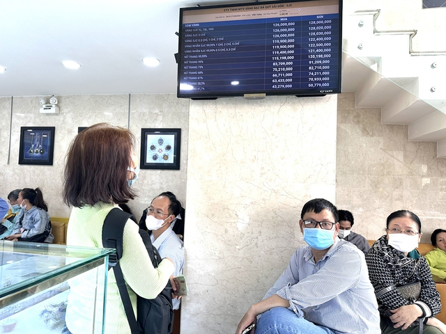Vàng tăng kỷ lục sau khi xóa bỏ độc quyền- Ảnh 2. Vàng tăng kỷ lục sau khi xóa bỏ độc quyền- Ảnh 2.