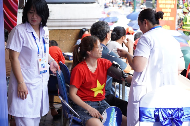 Pharmacity chăm s&oacute;c sức khỏe 'khối nh&acirc;n d&acirc;n' dịp Đại lễ - Ảnh 4.