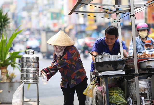 Dưới bầu trời hạnh phúc: Hành trình tìm kiếm niềm vui trong cuộc sống - Ảnh 3.