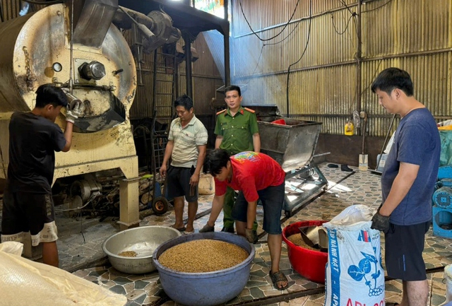 Giữ Tổ quốc bình yên: Người 'truyền lửa' phá án kinh tế - Ảnh 4.