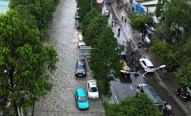 Xe điện không bị thủy kích nên đi được đường ngập: Sai lầm của nhiều tài xế - Ảnh 2.