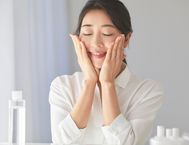 Bí quyết skincare giúp da sáng mịn, mờ sẹo rỗ hiệu quả- Ảnh 1. Bí quyết skincare giúp da sáng mịn, mờ sẹo rỗ hiệu quả- Ảnh 1.