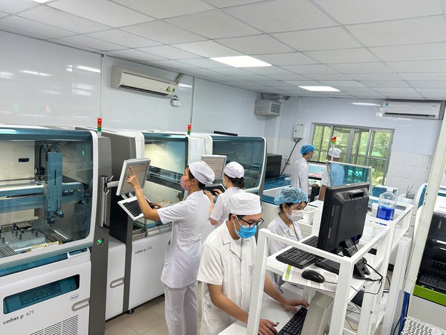 Cần Thơ: Vận hành hệ thống tự động xử lý 9.000 – 10.000 lượt xét nghiệm/ngày - Ảnh 2.