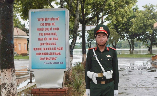 Nén nỗi đau mất cha, binh nhất Quảng Trị quyết ở lại đội hình diễu binh A80 - Ảnh 2. Nén nỗi đau mất cha, binh nhất Quảng Trị quyết ở lại đội hình diễu binh A80 - Ảnh 2.