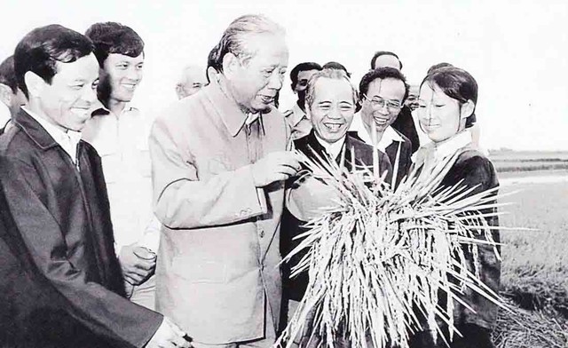 80 năm 'l&agrave;m cho người ngh&egrave;o th&igrave; đủ ăn, người đủ ăn th&igrave; kh&aacute; gi&agrave;u, người gi&agrave;u th&igrave; gi&agrave;u th&ecirc;m'- Ảnh 1.