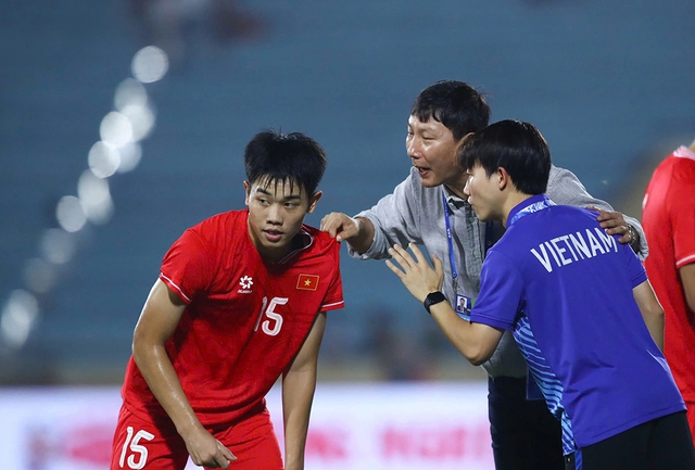 Các chân sút U.23 VN phải hay hơn lúc vô địch Đông Nam Á, thầy Kim muốn sân đông khán giả- Ảnh 1. Các chân sút U.23 VN phải hay hơn lúc vô địch Đông Nam Á, thầy Kim muốn sân đông khán giả- Ảnh 1.