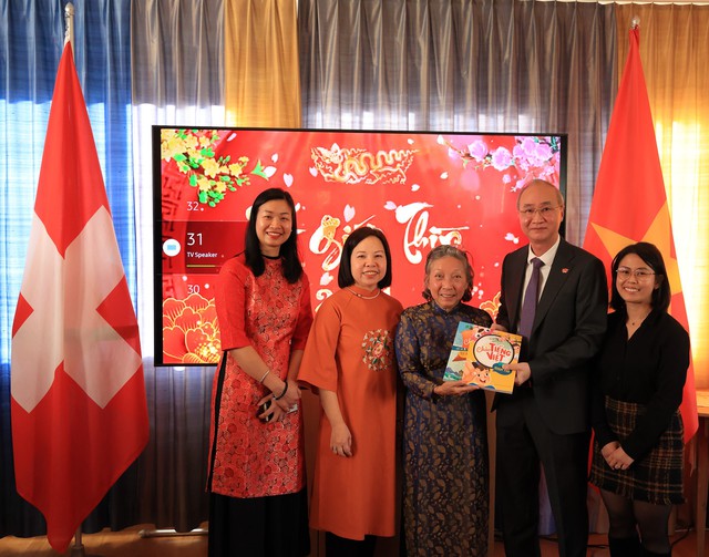 Dưới m&aacute;i nh&agrave; sứ qu&aacute;n- Ảnh 3.