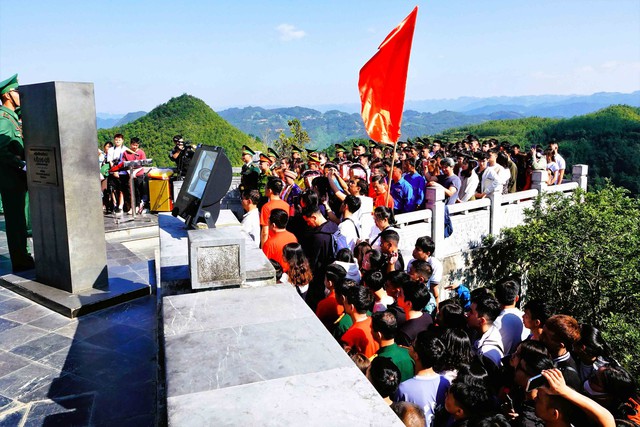 Hai cột cờ trên hai đầu Tây - Bắc- Ảnh 3.