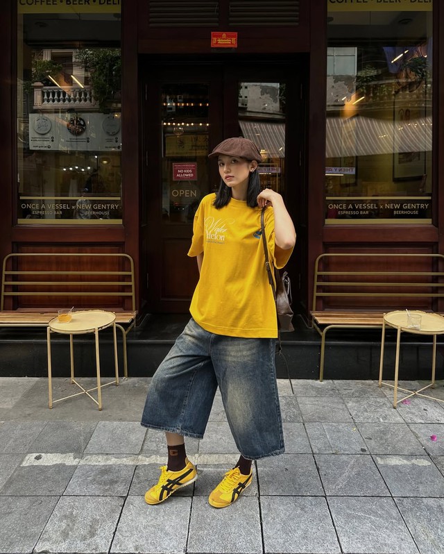 Biến hóa muôn vàn phong cách với giày sneaker vàng- Ảnh 5.