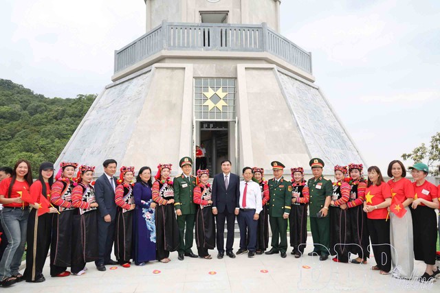 Hai cột cờ trên hai đầu Tây - Bắc- Ảnh 6.