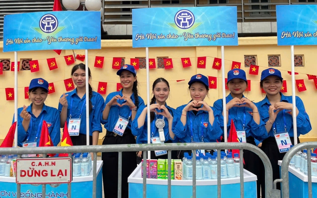 'Ngọn lửa xanh' trong đêm sơ duyệt đại lễ A80- Ảnh 1. 'Ngọn lửa xanh' trong đêm sơ duyệt đại lễ A80- Ảnh 1.