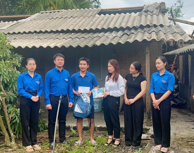 Hà Tĩnh trích hơn 8,5 tỉ hỗ trợ người dân bị thiệt hại bão số 5 - Ảnh 1.