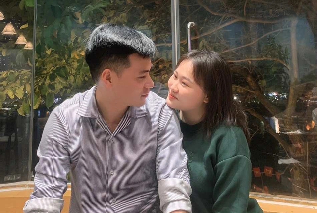 Khoảnh khắc xúc động của vợ chồng quân nhân trong lễ diễu binh gây sốt - Ảnh 4. Khoảnh khắc xúc động của vợ chồng quân nhân trong lễ diễu binh gây sốt - Ảnh 4.