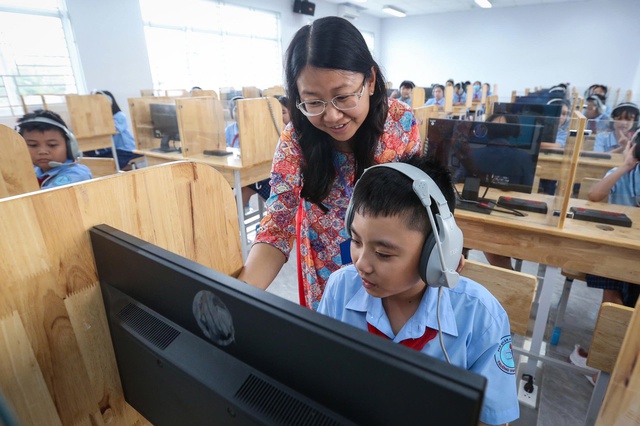 Trước năm 2030, TP.HCM đưa tiếng Anh trở thành ngôn ngữ thứ 2 trong trường học - Ảnh 1.