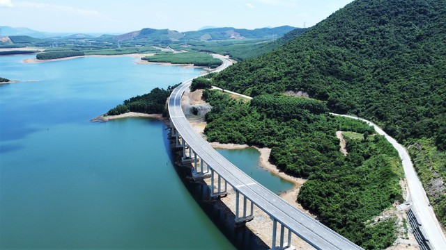 Cao tốc Vũng Áng - Bùng hoàn thành, thông tuyến từ Hà Nội đến Quảng Trị- Ảnh 1. Cao tốc Vũng Áng - Bùng hoàn thành, thông tuyến từ Hà Nội đến Quảng Trị- Ảnh 1.
